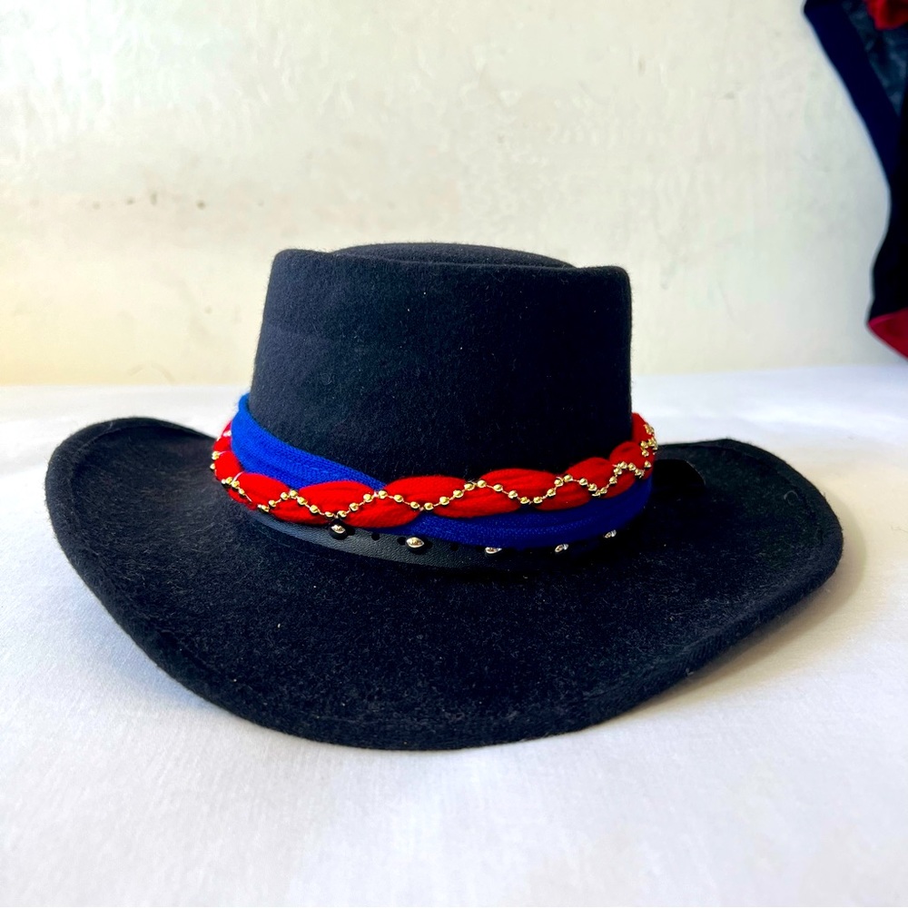 Camelia Hats Calidad Y Prestigio Size 7 1/4 USA Black with Red and Blue Trim